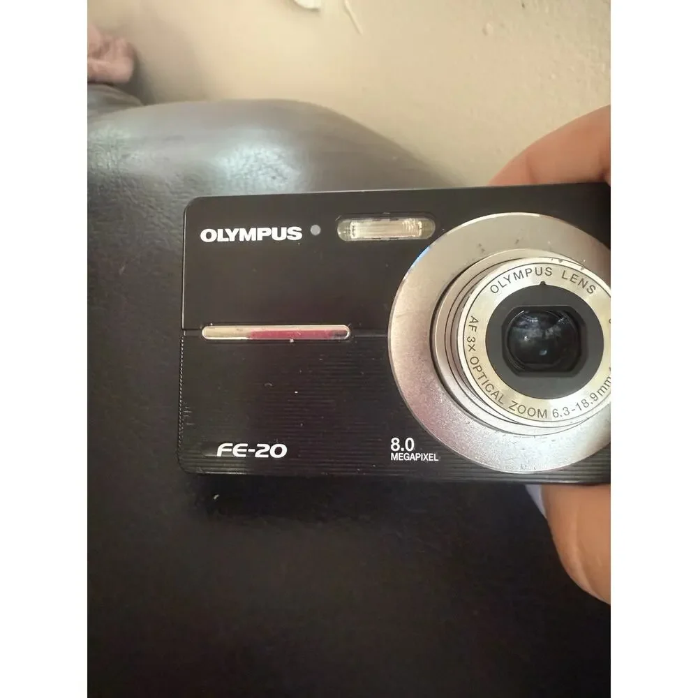 OLYMPUS FE-20 8.0 Megapixel Digital Camera, Powers On, FOR PARTS